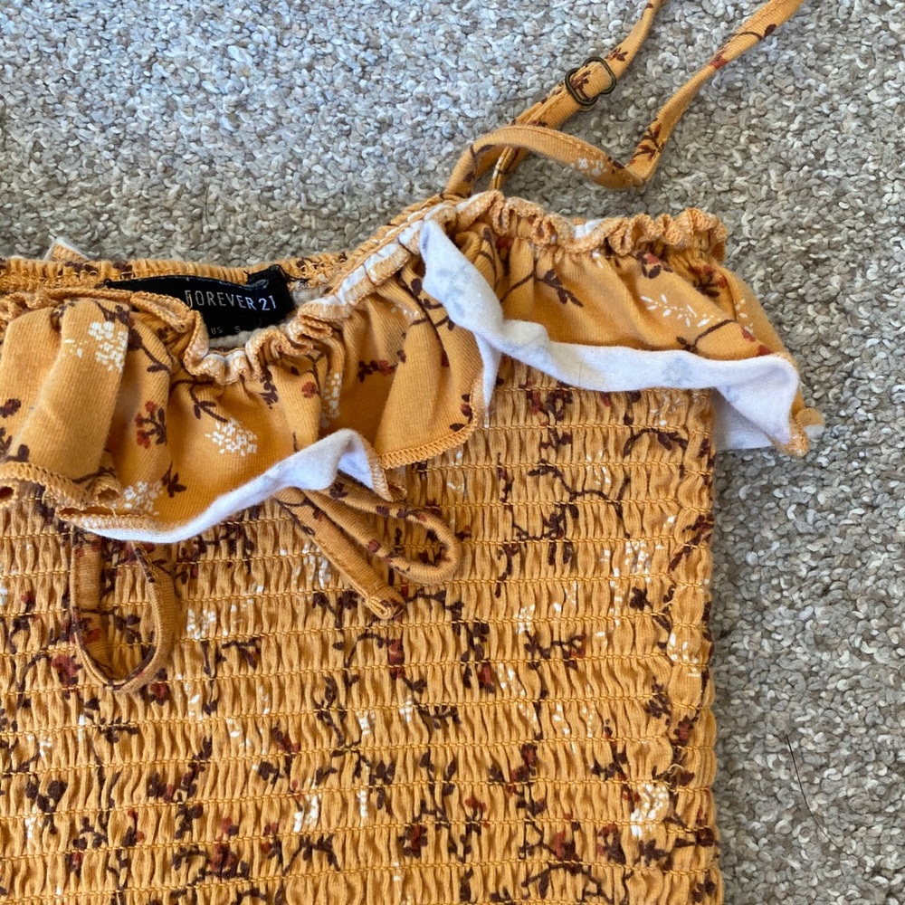 Forever 21 — Stretchy yellow floral crop top